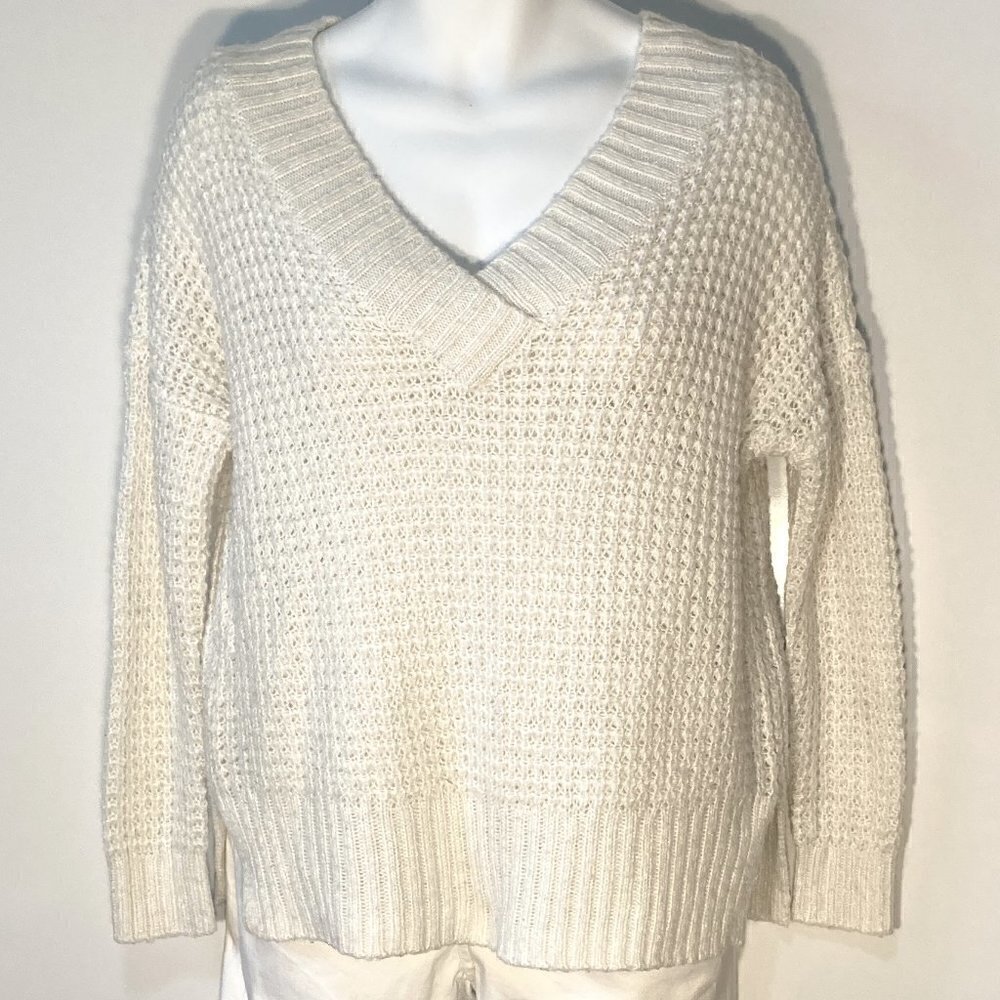 Hollister SZ S Winter white soft comfy waffle weave warm V neck sweater